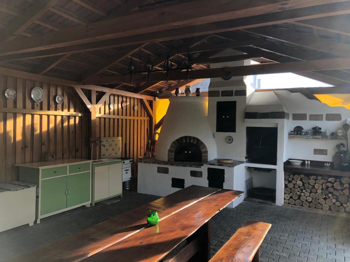 Korona Panzió Panzió Fuzerradvany Kültér fotó